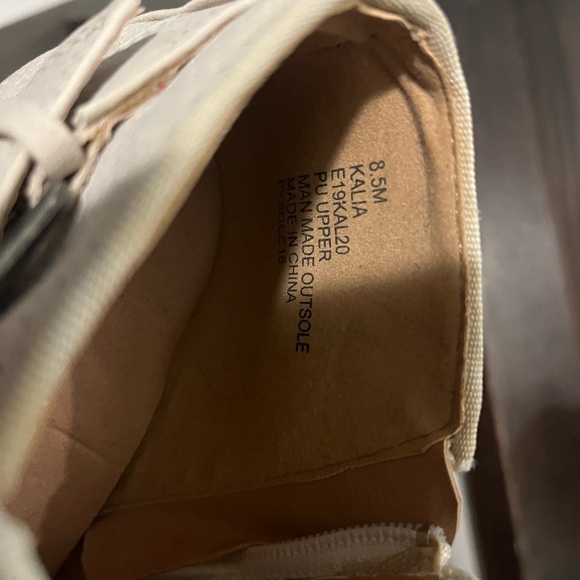 Boots - Picture 4 of 5